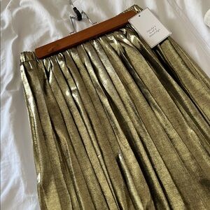 Elegant Gold A-Line Pleated Skirt